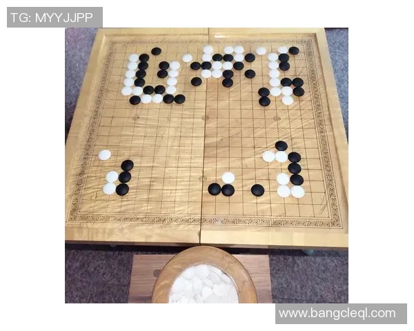 足球巨星与象棋对弈的奇妙瞬间展现独特魅力与智慧的碰撞