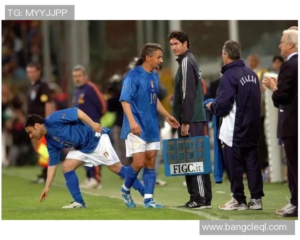 足球明星携手打造精彩双人合拍视频展现球场魅力与友谊的完美结合 足球明星携手打造精彩双人合拍视频展现球场魅力与友谊的完美结合