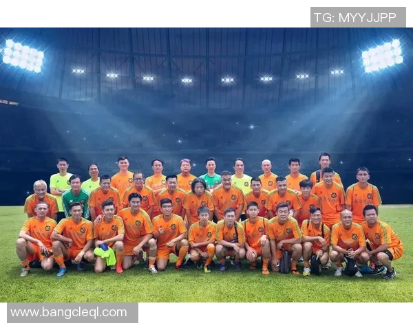 曾志伟携手香港足球明星队共创辉煌时刻展现运动精神与团队合作魅力 曾志伟携手香港足球明星队共创辉煌时刻展现运动精神与团队合作魅力