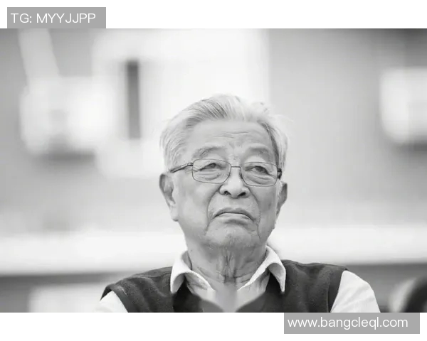 杭州足球队逆袭之路:从低谷到巅峰的传奇故事与奋斗精神 杭州足球队逆袭之路:从低谷到巅峰的传奇故事与奋斗精神